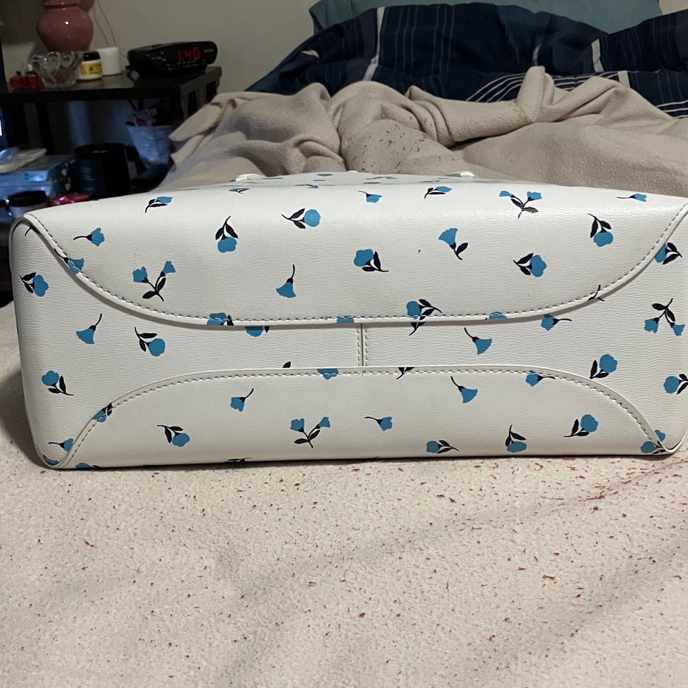 Kate Spade White Tote with Blue Floral Design with free gift - Picture 6 of 12